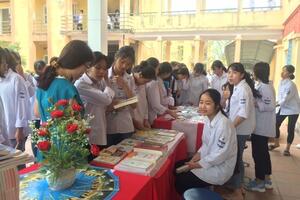 Chùm ảnh Câu lạc bộ SÁCH VÀ HÀNH ĐỘNG Dương Quảng Hàm với ngày hội đọc sách