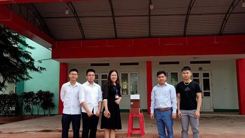 CLB STEM trường THPT Dương Quảng Hàm tặng nhà trường "Máy rửa tay thông minh" phục vụ công tác phòng chống Covid-19